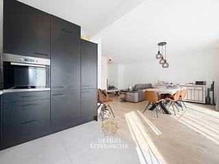 Dit appartement bevindt zich op de tweede verdieping (zonder lift) in een rustige straat in het centrum van Kontich aan het Gemeentepark. ...