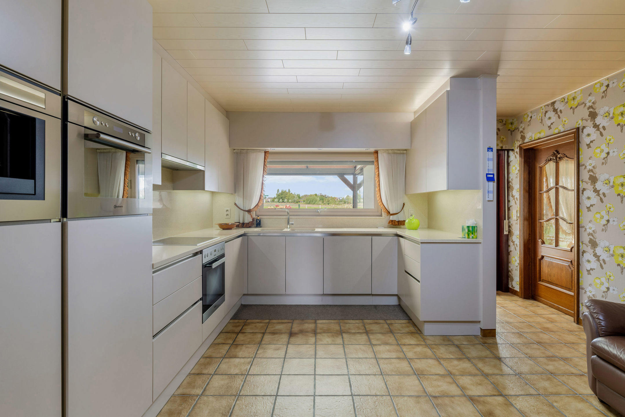 Ruime villa met garage en tuin op 1.345 m² te Putte. - foto 5