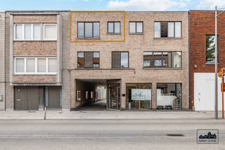 Bent u op zoek naar een instapklaar éénslaapkamerappartement mét garagebox in het hart van Sint-Gillis-Waas? Dan is dit zeker een bezoek waard!Dit...