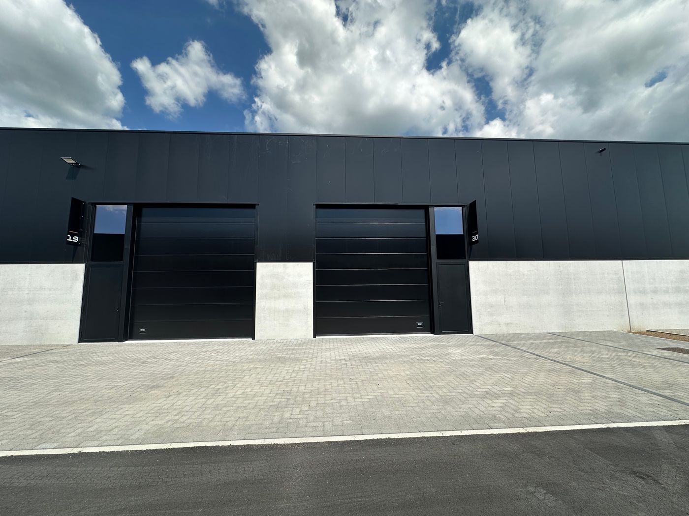 Nieuwbouw KMO-unit 180 m² te koop in Wielsbeke - foto 1