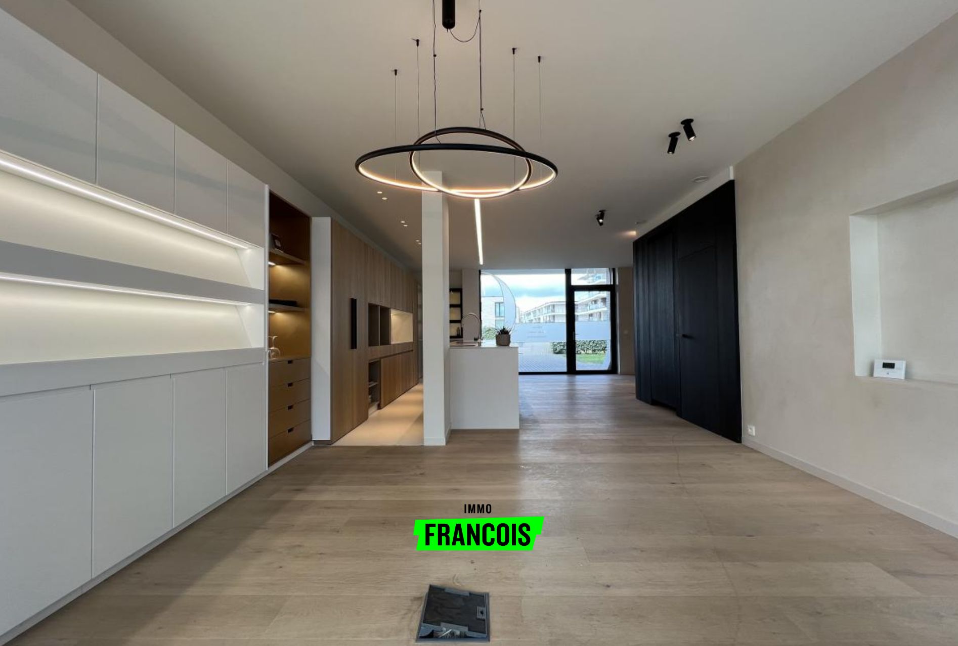 Handelspand (175m²) op Toplocatie in Sint-Eloois-Vijve met 4 parkeerplaatsen - foto 1