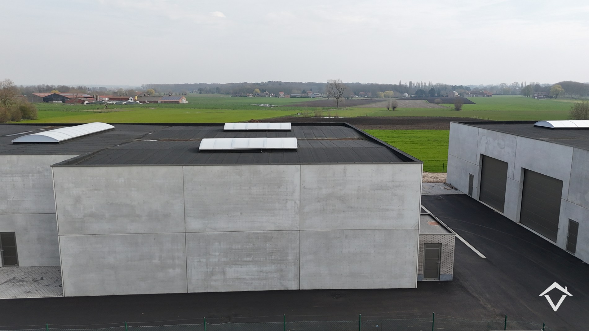 Nieuwbouw loods KMO-UNIT te koop – 326 m² met 1 parkeerplaats inbegrepen op de industriezone te Aartrijke - foto 2