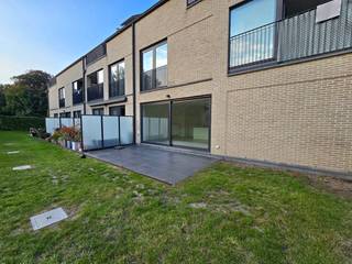 Voor een bezoek, stuur een mail naar matthias@colorcasa.be!Gelijkvloersappartement met tuin te huur in het centrum van Wolvertem. Dit 2-kamer...