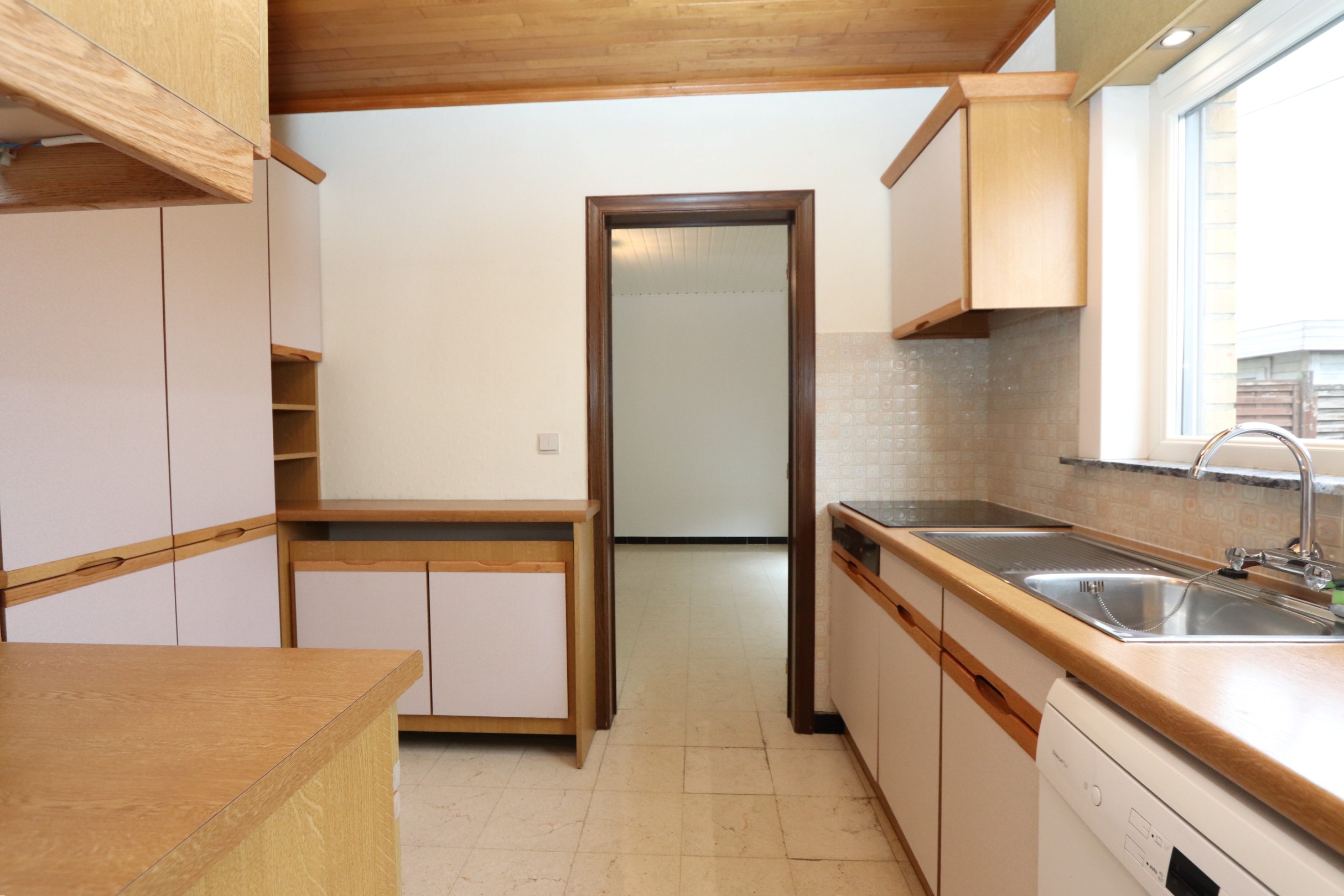 GEZINSWONING MET 4 SLAAPKAMERS EN GARAGE - foto 4