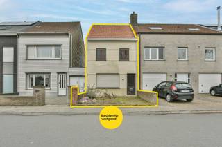 Deze te renoveren rijwoning uit 1930 is gelegen in Blankenberge en vormt de ideale opportuniteit voor wie op zoek is naar een renovatieproject met...