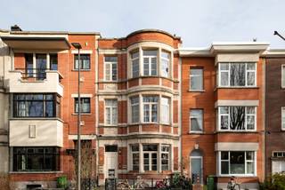 Charme appartement, op de 2e verdieping gelegen van een prachtig gebouw.Het appartement is in heel goede staat en volledig instapklaar.Beschikbaar...