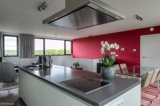 Ruim en luxueus duplex appartement met zuidgerichte terrassen en zicht op de Middenvijver – LinkeroeverDit hoogwaardig afgewerkte duplex appartement...