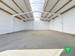 Deze opslagruimte heeft een totale oppervlakte van 285m², de afmetingen zijn: 14,50 m breedte en 19,70 m lengte. Er is een toilet en...