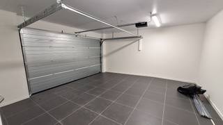 Binnen de ring van Poperinge, op fietsafstand van grootwarenhuizen, scholen en andere voorzieningen, bevindt zich deze gerenoveerde woning. De...