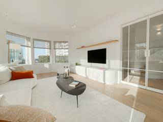 Villa exclusive : Exceptionnelle villa entièrement rénovée avec une belle vue sur la mer.La maison est finie avec des matériaux de qualité et une...