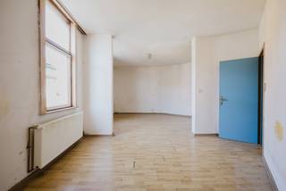 Ligging<br /><br />Dit gebouw is gelegen in de Boerderijstraat 14-16 in Gent, in de residentiële buurt van de Brugsepoort De locatie geniet van een vlotte verbinding naar het centrum van Gent en ligt nabij winkels, openbaar vervoer en belangrijke invalswegen.<br /><br />Indeling<br /><br />Het pand bestaat uit twee studio’s, waarvan één momenteel nog verhuurd is. Beide units dienen volledig gerenoveerd te worden, inclusief energetische renovatie. Dit biedt echter de mogelijkheid om het gebouw volledig naar eigen visie en normen te vernieuwen.<br /><br />Troeven<br /><br />Gebouw met 2 studio’s<br />Renovatieproject met veel potentieel<br />Eén studio momenteel verhuurd<br />Interessant opbrengstpotentieel na renovatie<br />Goede ligging in residentiële buurt Brugsepoort<br /><br />Een interessante opportuniteit voor investeerders die een project met potentieel zoeken in Gent.