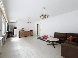 APPARTEMENTSGEBOUW MET WINKEL IN HET CENTRUM VAN DE STAD In het winkel-wandelgebied nabij de Veemarkt is deze stevige blok opgedeeld in een...