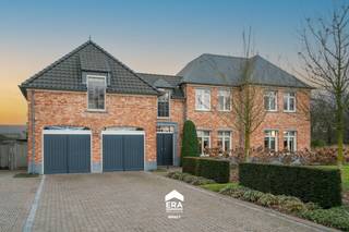 Deze prachtige woning in Bree, is gelegen op een residentiële locatie op een boogscheut van het centrum.Deze riante villa (bwj 2011) is met...