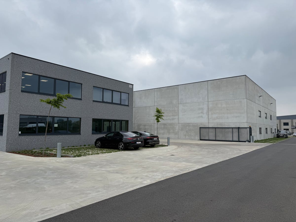 Magazijn (540 m²) met kantoor (60 m²) te huur in Kruisem - foto 5