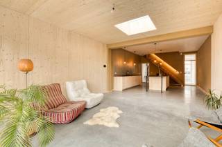This house has just been completely stripped and rebuilt in accordance with the rules of the art, future-oriented, ecological, with a lot of...