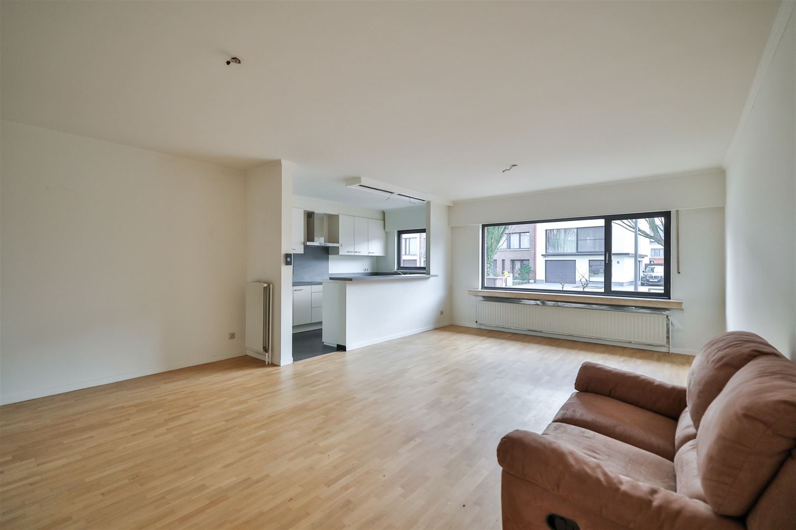 Ruim gelijkvloers appartement (105m²) met tuin en garagebox - foto 2