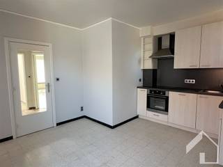 Instapklaar appartement te huur in het centrum van Westmalle! Het appartement is gelegen op de 2de verdieping (geen lift). Openbaar vervoer op...