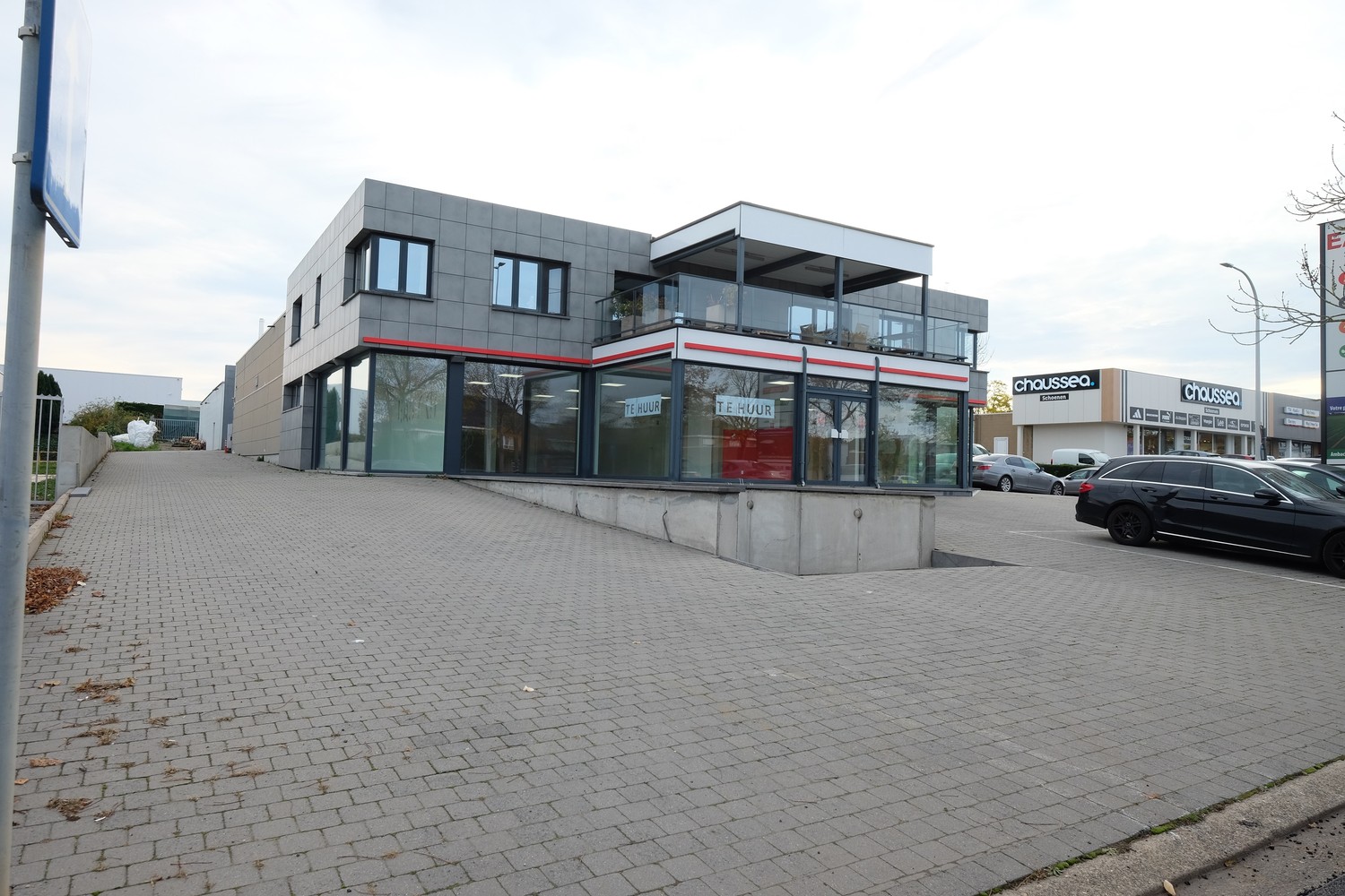 Te huur showroom met magazijn & werkatelier (700 m²) Sint-Truiden - foto 4