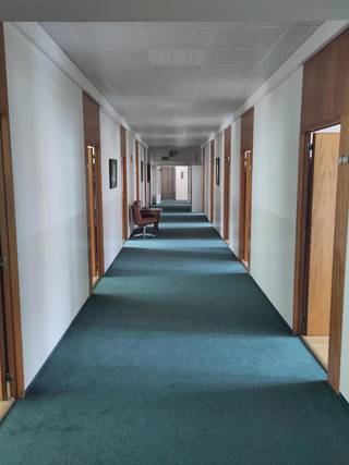 <p>Located on Avenue de la Joyeuse Entrée in Etterbeek, close to the <strong>European Quarter</strong>, this <strong>480 m² office floor</strong> benefits from a strategic location with excellent accessibility by public transport and major road connections.<span></span></p>
<p>The space is fully partitioned and offers a functional layout with approximately <strong>12 private offices</strong>, allowing for a quick move-in and a comfortable working environment for your teams.</p>
<p>The area provides an attractive professional setting, close to European institutions, shops, restaurants and all daily amenities.</p>
<p>Available under a lease until <strong>December 2028</strong>.</p>
<p>Charges include <strong>water, gas, electricity, fire insurance and property tax</strong>. No other charges to add.</p>