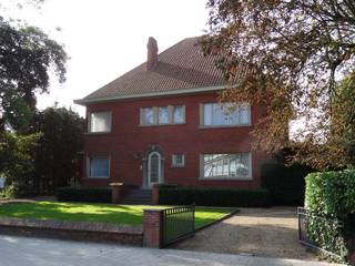 Deze ruime villa is gelegen op wandelafstand van de dorpskern van Assenede. De woning biedt een royale bewoonbare oppervlakte van maar liefst 385...