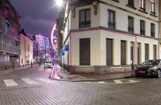 <p>Mooi, gezellig en centraal gelegen studio in het historisch centrum van Brussel waar het aangenaam wonen is. Het bevindt zich op de gelijkvloerse verdieping van een kleine en goed beheerde en onderhouden residentie.<br />Het bestaat uit een inkomhal, een slaaphoek, een keuken en een doucheruimte met toilet.<br />Gelegen vlakbij het Sint-Katelijneplein en op amper 10 minuutjes wandelen van de Grote Markt en in de onmiddellijke nabijheid van metrohalte Sint-Katelijne, scholen, restaurants, winkels en andere faciliteiten.<br />Ideaal voor eigen bewoning, als pied-à-terre of als investering met een mooi huurrendement. Momenteel verhuurd.<br />Te bezoeken!<br />EPC klasse G, 709 kWhEP/m²/an, 142 CO² par m².</p>