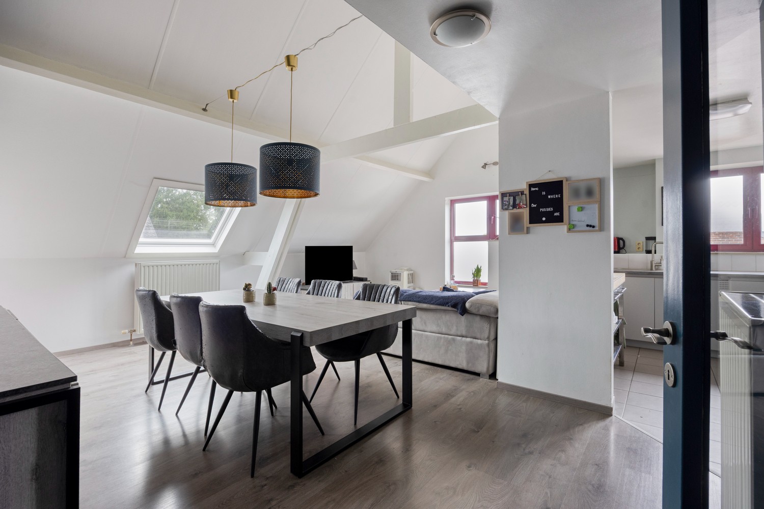 Zorgeloos investeren in Maasmechelen: verhuurd appartement met garagebox en sterke ligging - foto 5
