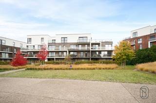 Leuk recent energiezuinig appartement met 2 SLK en TERRAS. Extra parking (€7.000) en ondergrondse garage (€15.000) bij te kopen.Gelegen in een recent...