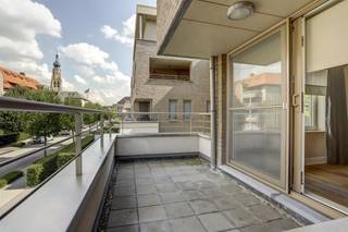 Instapklaar, luxueus appartement met 3 slpk, 2 badk op ca. 200 m² in het hartje van Hoogstraten!Het appartement bevindt zich op de eerste verdieping...