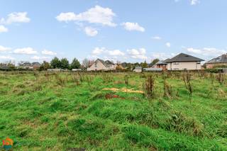 Op een uitstekende ligging te Beerzel bevindt zich deze bouwgrond (lot 3) van 400 m² voor een halfopen bebouwing. U geniet hier van een rustige...