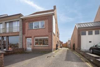 Toestand:Gelegen vlakbij winkels, scholen en het centrum van Keerbergen vinden we deze leuke te renoveren woning terug. Achter de gevel schuilt een...