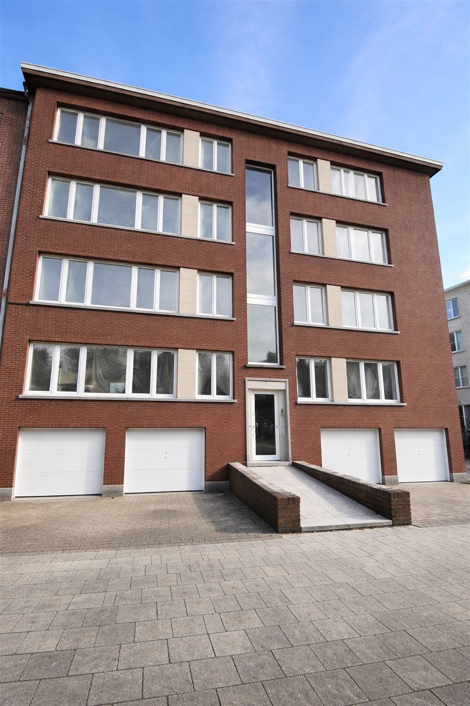 Gerenoveerd Appartementsgebouw te Berchem - foto 1