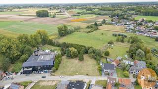 BAVEGEM - Deze bouwgrond (lot 2 op het verkavelingsplan) voor een halfopen bebouwing is gelegen langs de Hoogbavegemstraat, vlakbij het dorp...