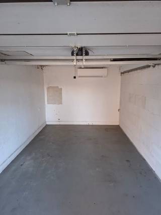 Op een gunstige ligging, vlakbij het centrum van Kapellen vinden we in dit hoekgebouw, als onderdeel van een gebouw met drie appartementen,...