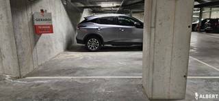 Ondergrondse auto staanplaats te huur.Indien vragen contact opnemen via mail:lieke@albert.immoBij Albert kom je thuis!...