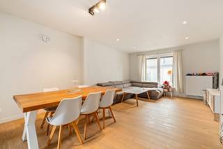 <p>Te koop: instapklaar 2 slaapkamer appartement in Gent, nabij invalswegen en openbaar vervoer.<br />Dit halfopen appartement (bouwjaar 1978) bevindt zich op Brusselsesteenweg 639A, op een strategische locatie met vlotte verbinding naar het centrum en de omliggende gemeenten. Dankzij het EPC-label B geniet u van een energiezuinige woning. De grootste troeven zijn het instapklare karakter, het zeer ruime terras van 58 m² en de uitstekende bereikbaarheid.</p>

<p> </p>

<p>Belangrijkste ruimtes:<br />• Woonkamer met veel lichtinval en directe toegang tot het terras<br />• Keuken met functionele indeling<br />• Twee slaapkamers, ideaal voor gezin of koppel<br />• Badkamer met douche en wastafel<br />• Apart toilet<br />• Berging voor extra opslag<br />• Zeer ruim terras (58 m²) voor buitenleven</p>

<p> </p>

<p>Troeven:<br />• Instapklaar 2 slaapkamer appartement<br />• Zeer ruim terras van 58 m²<br />• Nabij belangrijke invalswegen en openbaar vervoer</p>

<p> </p>

<p>Neem vandaag nog contact op met uw ERA-makelaar voor een bezoek.<br />JOUW DROOMAPPARTEMENT. ZO GEVONDEN!</p>