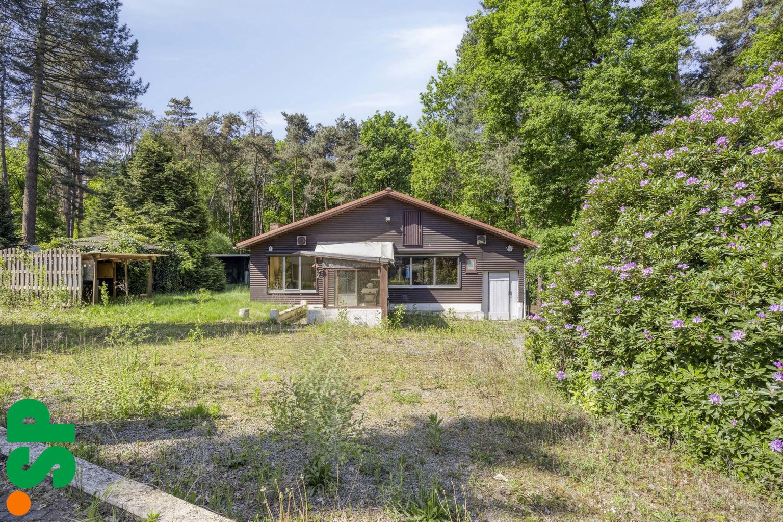 Chalet op perceel van 4.205,04 m² recreatiegrond in het hart van Laakdal. - foto 1