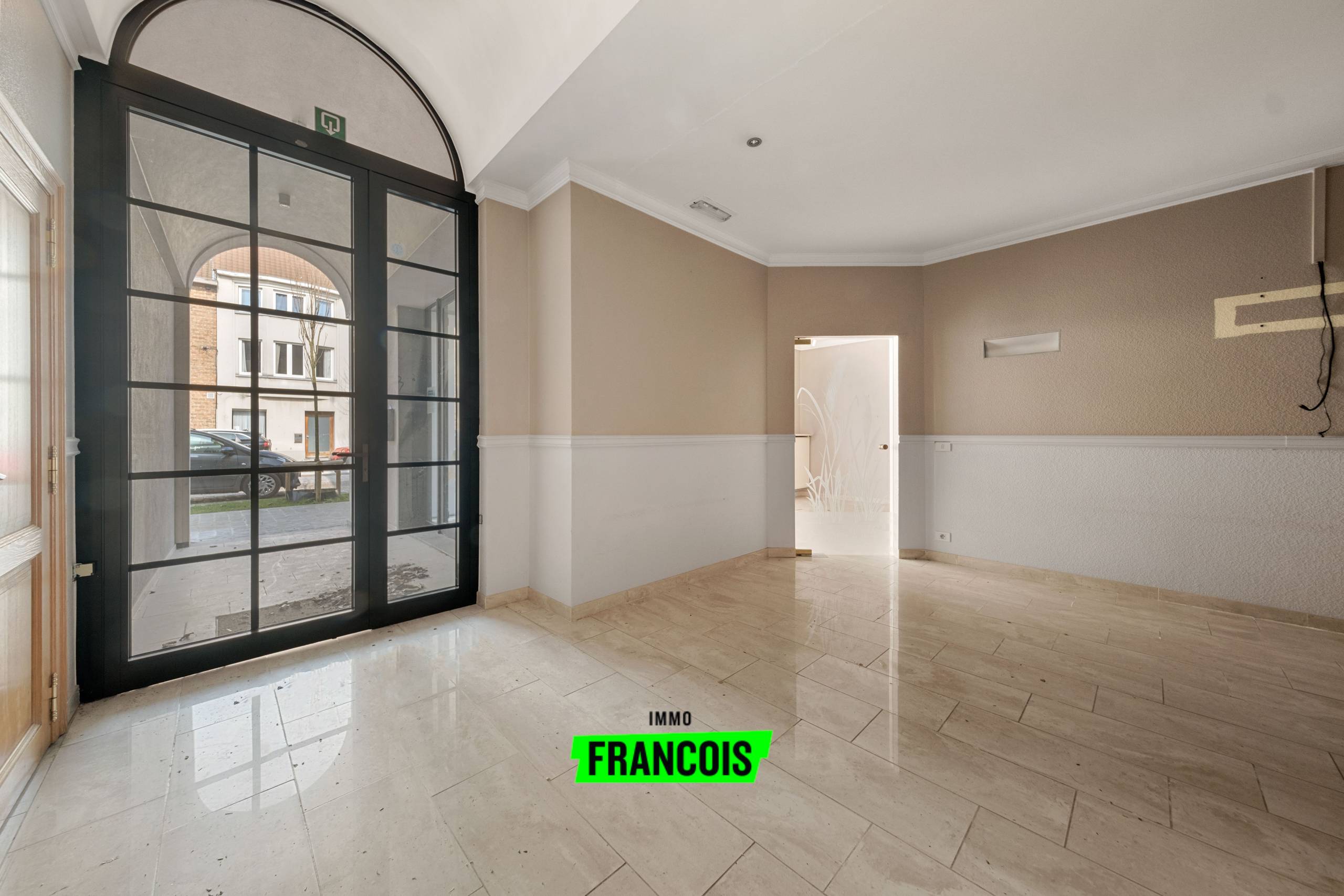 Veelzijdig handelshuis met loodsen op een perceel van 1.332 m² te Brugge - foto 3