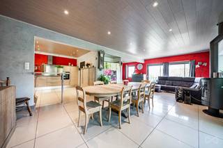 We Invest et Léna ont le plaisir de vous présenter cette charmante maison idéalement située à deux pas du centre d’Aywaille. Nichée dans...