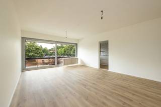 Prachtig gerenoveerd 2-slaapkamer appartement, gelegen op de grens Boechout-Hove. Het appartement beschikt over een aangenaam zuid-georiënteerd...