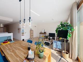 Dit heerlijk lichtrijk appartement met terras bevindt zich aan de Leien in de Theaterbuurt. Op wandelafstand van de beste shopping-straten...