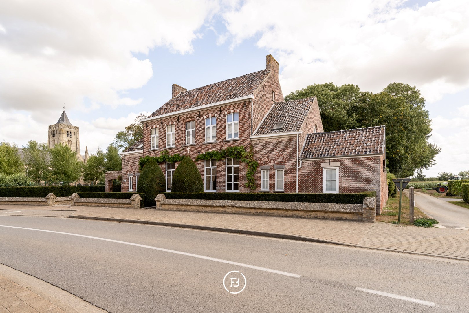 Presbytère avec bois privé - photo 1