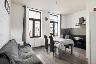 In 2060 Antwerpen, verborgen achter een karaktervolle gevel, vind je dit toffe 1 SLK-appartement met inpandig terras!Het appartement heeft een goede...