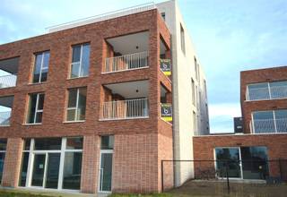 Modern nieuwbouwappartement (98 m²) met terras en parking in hartje ZoerselDit energiezuinige nieuwbouwappartement van 98 m² is rustig gelegen in...