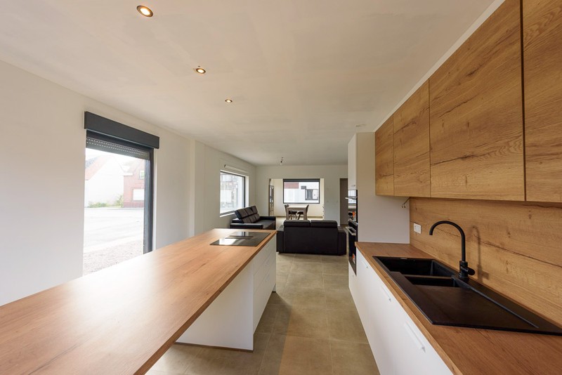 Stijlvol gerenoveerde woning nabij het centrum van Deerlijk - photo 5