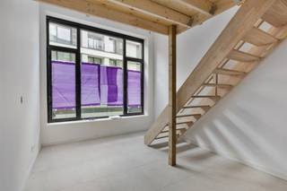 <p>**Vraag uw brochure/bezoek aan!**<br /><br />Welkom in Residentie Jacob in het hartje van het bruisende Leuven. Jacob ligt op een uiterst gunstige locatie in de Tervuursestraat, in de nabijheid van allerlei gerelateerde KUL faculteiten binnen de ring en op wandelafstand van Gasthuisberg. Op het einde van de straat bevindt zich de Tiensepoort, dit vormt de fietsdoorgang tussen de campussen situerende in centrum Leuven en de campussen gelegen in Heverlee.<br /><br />De residentie biedt 4 hoogwaardige flats aan, met elk een terras. De units zelf laten niets aan de verbeelding over en zijn geschikt voor universiteitsstudenten, doctoraatstudenten, ... kortom, iedereen op zoek naar een comfortabele thuis. Elke flat wordt aangeboden met privatief sanitair, aparte slaapkamer, ingerichte keuken en buitenruimte. Ideaal voor verdere toekomstplannen!<br /><br />Op zoek naar een stabiele investering? Residentie Jacob is het juiste adres!<br /><br />Interesse? Vraag je brochure op en plan uw bezoek in met onze Expert Investeringsvastgoed: jacky@connect-immo.be of 0495 53 46 49<br /><br />EPB startverklaring<br />Verkoop onder registratiestelsel!<br />wche, gdv, gvkr, gvv</p>