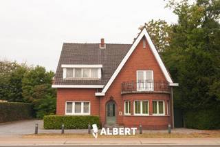 Ben je op zoek naar een ruime, tijdloze woning op een uitstekende locatie, met eindeloos potentieel?Dan hoef je niet verder te zoeken!Deze charmante...