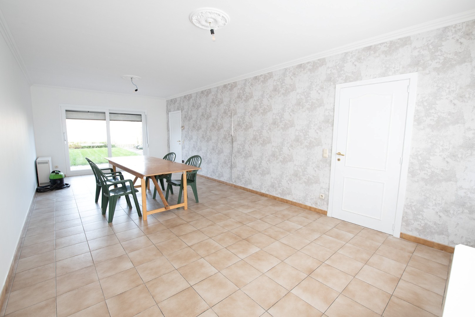 Instapklare woning met tuin en 2 garages in Oeselgem. - foto 2