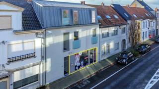 Welkom in de Oostendestraat 88A, een voormalig kantoor die mogelijkheid biedt tot een gezellig appartement op het gelijkvloers. Ideaal gelegen in...