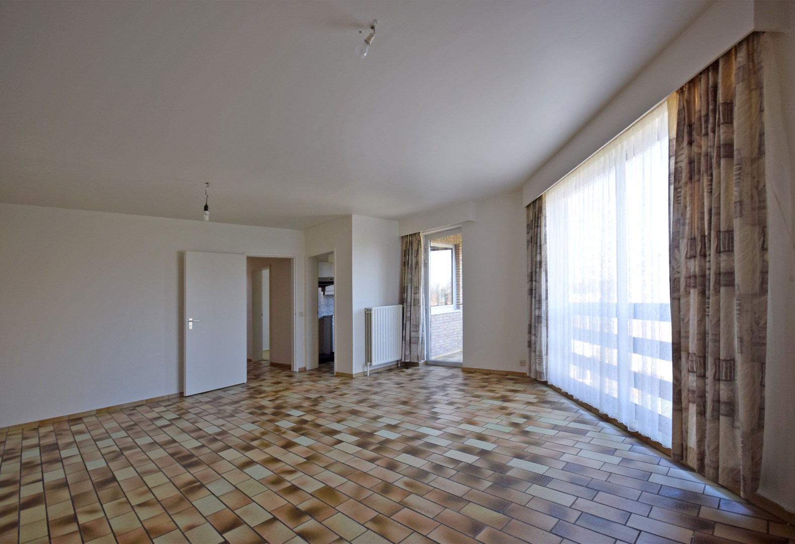 APPARTEMENT MET TWEE SLAAPKAMERS NABIJ CENTRUM ROESELARE - WONEN OF INVESTERINGSKANS - foto 4