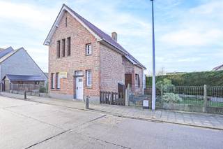 Te renoveren alleenstaande woning op 648m². In de Voetbalstraat te Veurne bevindt zich deze open bebouwing op een ruim perceel van 648 m². De...